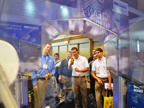 Pack Expo Flying Target